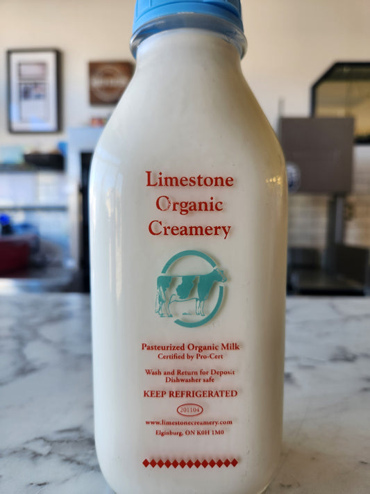 Fresh Organic Whole Milk (946mL) (includes $2 bottle deposit)